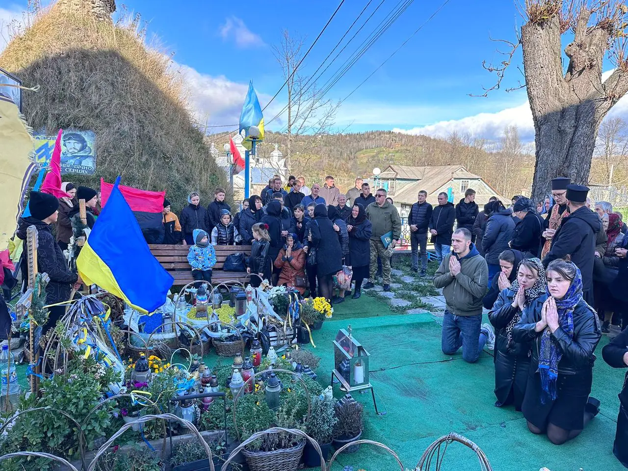  Рік тому загинув у боях: прикордонники Мукачівського загону вшанували пам'ять побратима 3
