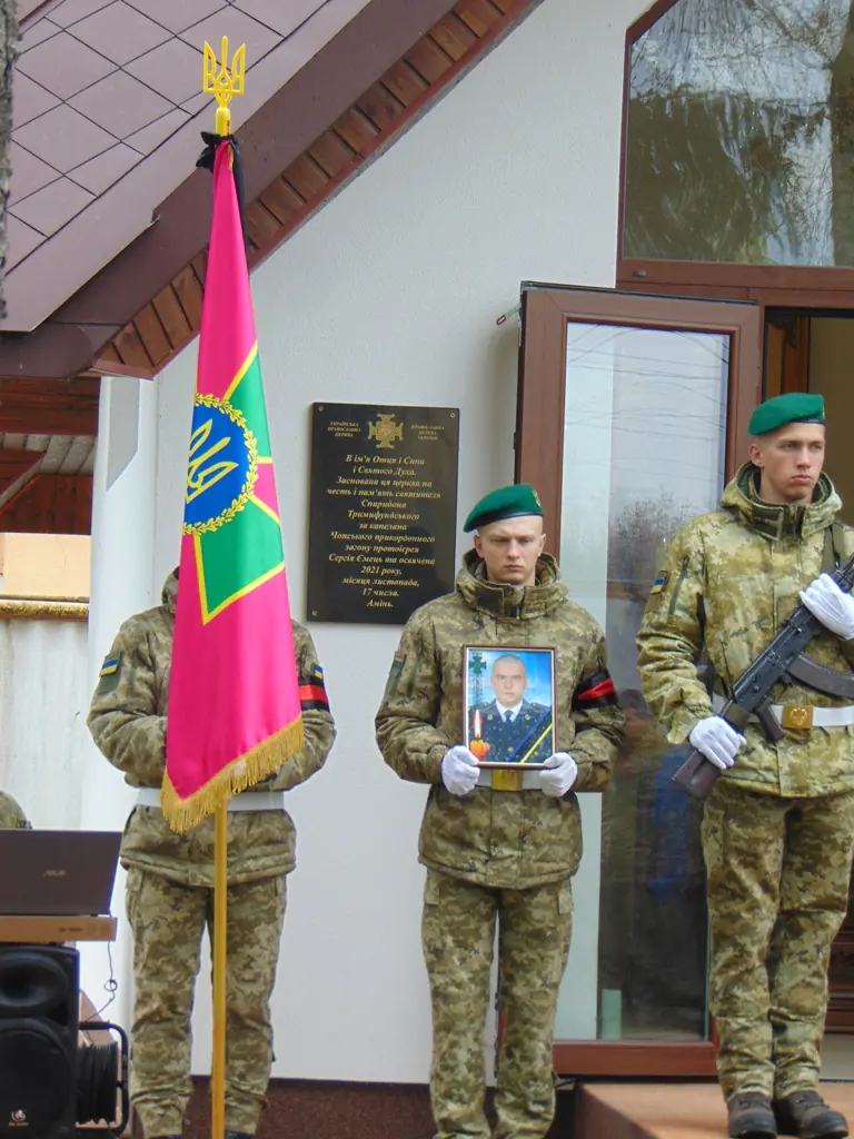  У Чопі навколішки попрощалися з полеглим захисником України Олегом Бердянським 2