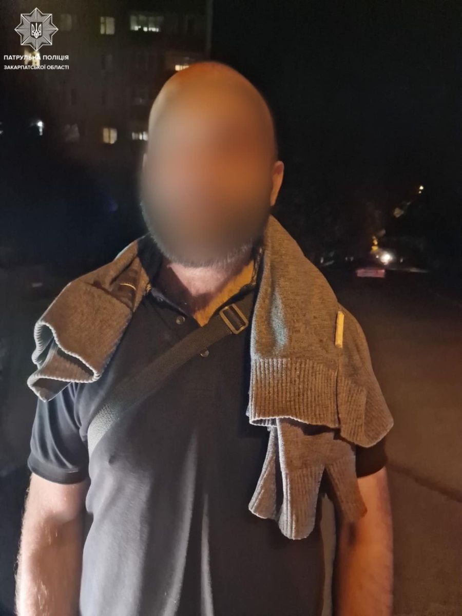  В Ужгороді затримали п'яного чоловіка, який розгулював містом із пістолетом 0