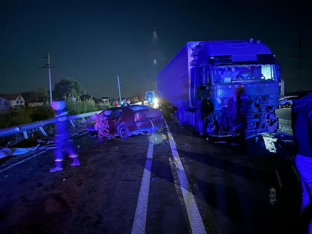  Внаслідок зіткнення із вантажівкою в Хусті загнув 22-річний юнак (ФОТО) 0