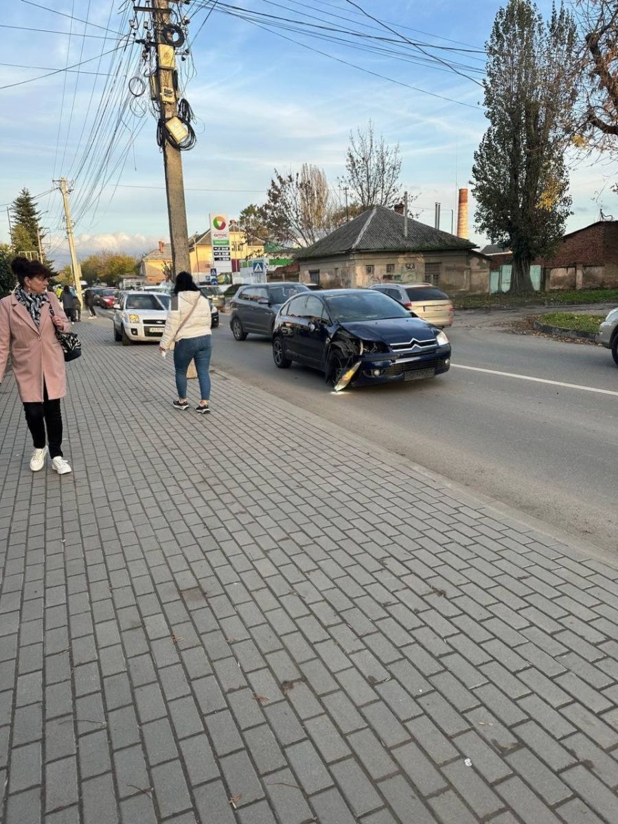  В Ужгороді вдруге за день сталася ДТП: чоловіка збили на пішоході (ВІДЕО) 0