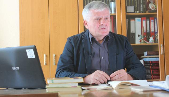  Суд зобов’язав мукачівське управління освіти поновити на посаді директора угорськомовної школи Степана Шинка 0