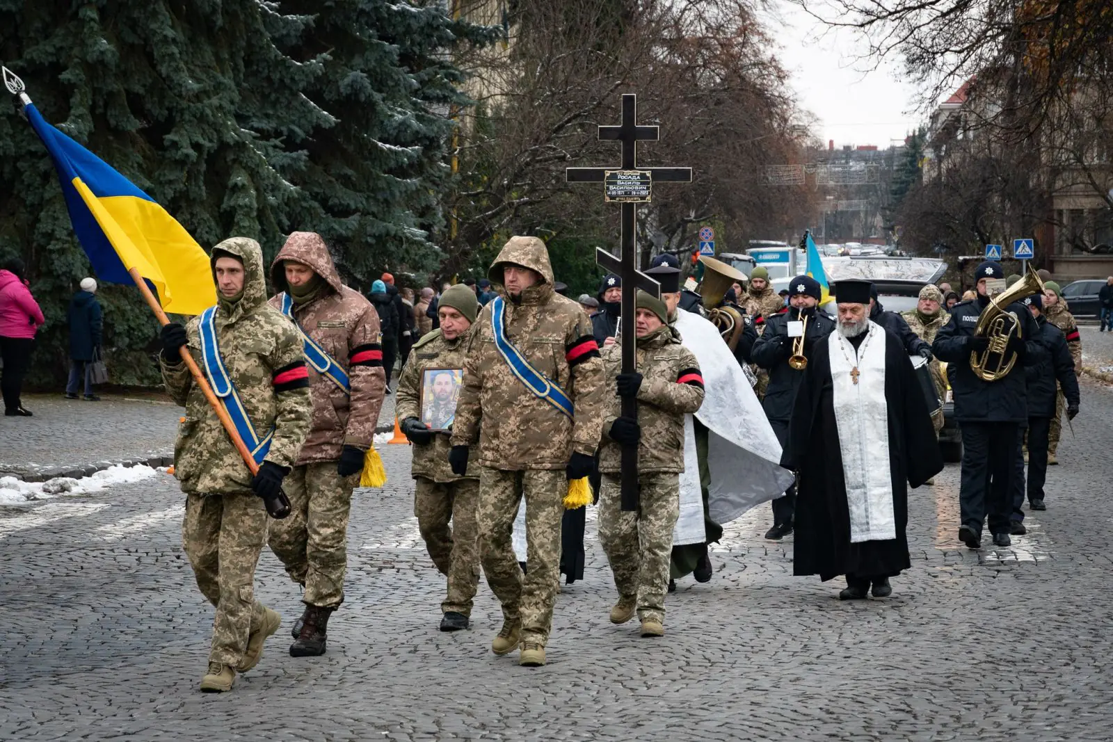  В Ужгороді попрощалися із 52-річним молодшим сержантом Василем Росадою 4