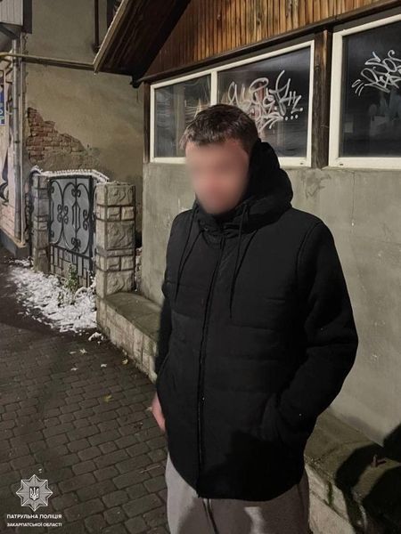  В Ужгороді виявили чоловіка, який мав з собою, ймовірно, наркотичні речовини 0