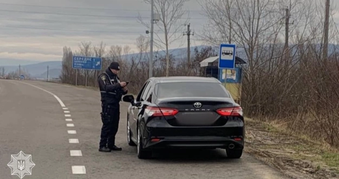 В Ужгородському районі водій намагався дати хабаря копам