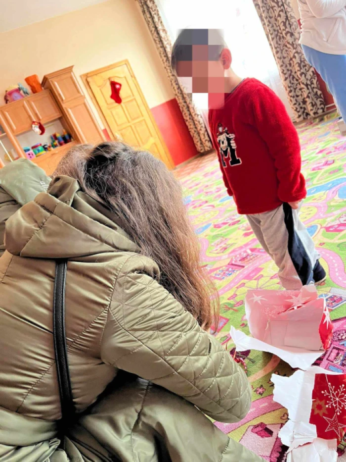 Юні колядники з Тячева привезли подарунки вихованцям Свалявського обласного будинку дитини
