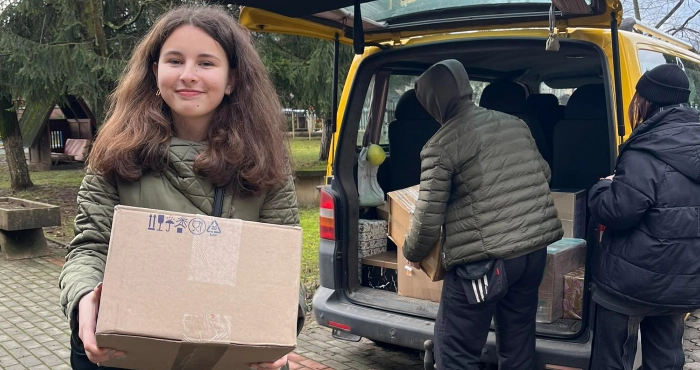 Юні колядники з Тячева привезли подарунки вихованцям Свалявського обласного будинку дитини