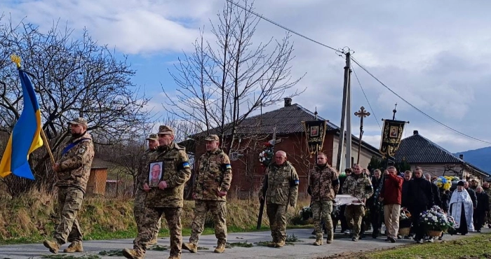 Перечинська громада провела в останню земну дорогу загиблого захисника Віктора Головню