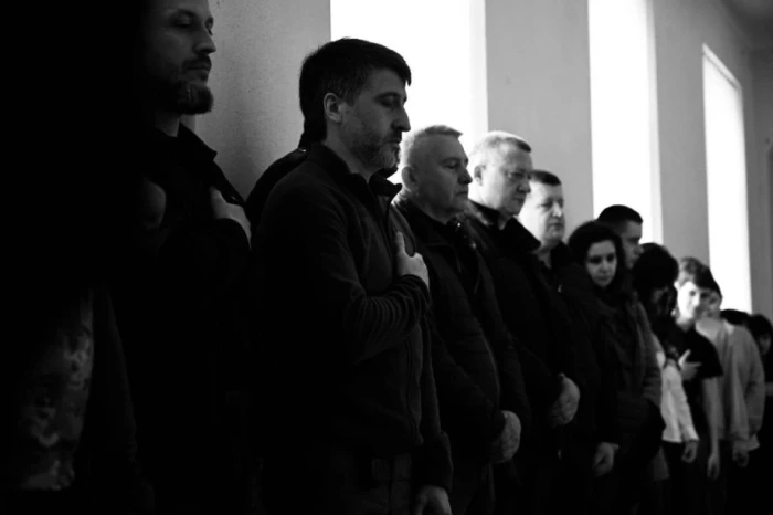 В одному з ліцеїв Ужгорода відкрили меморіальну дошку захиснику Ігорю Воєводіну