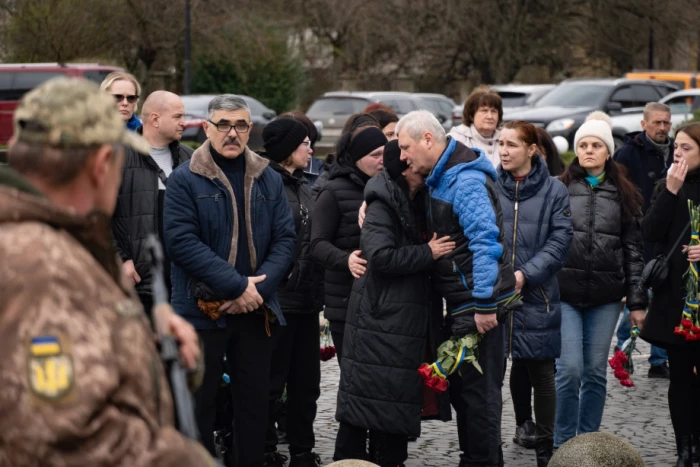 В Ужгороді попрощалися із загиблим на війні Олексієм Хотіним