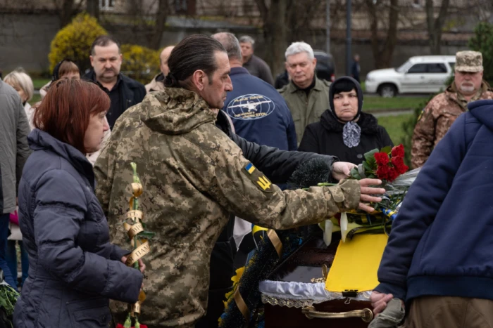 В Ужгороді попрощалися із загиблим на війні Олексієм Хотіним