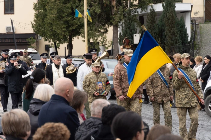 В Ужгороді попрощалися із загиблим на війні Олексієм Хотіним