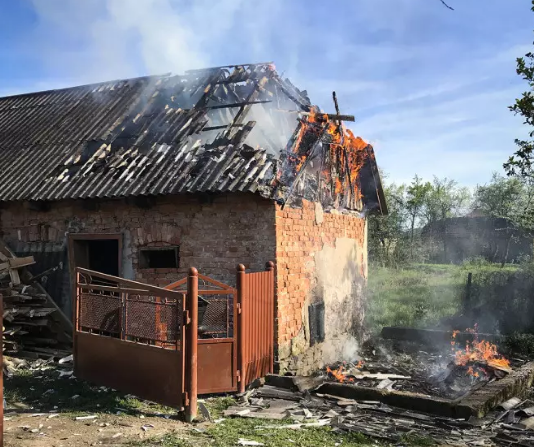  Хустські рятувальники під час пожежі у с. Білки вберегли від знищення житловий будинок 0