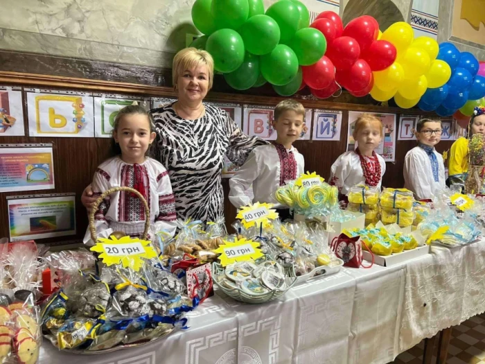 Майже десять тисяч гривень зібрали учні Свалявської школи №1 під час благодійного ярмарку