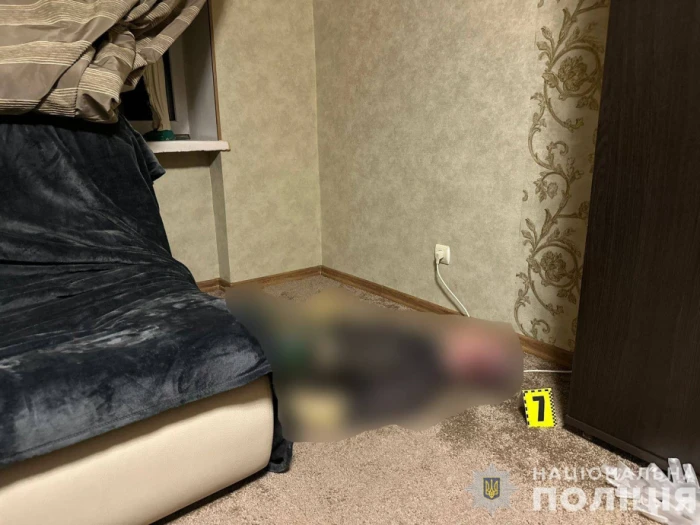 Мешканець Ужгорода  у себе в квартирі задушив 23-річну жительку Київщини