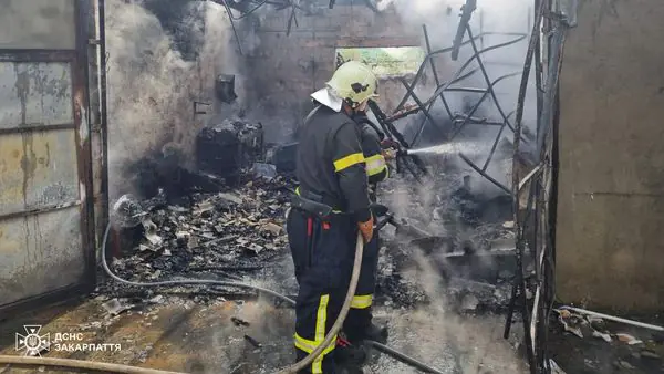На Мукачівщині за день рятувальники врятували від вогню дві надвірні споруди2