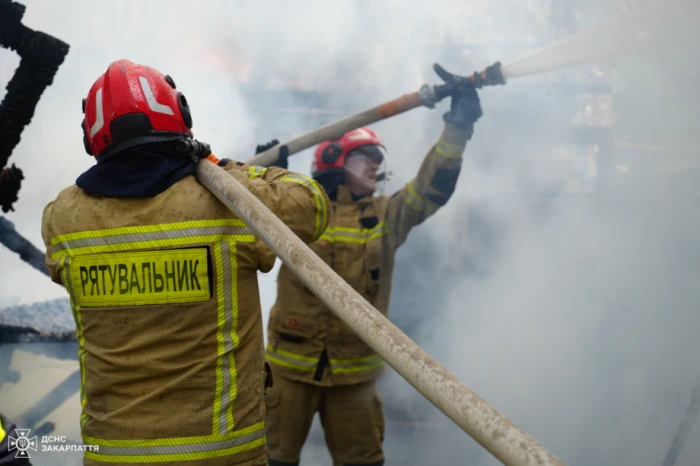 На пожежі в Ужгороді травмувалось двоє людей