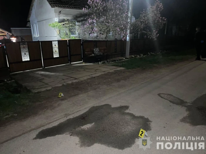 На Ужгородщині затримали чоловіка, який сім разів вдарив ножем знайомого