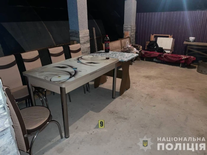 На Ужгородщині затримали чоловіка, який сім разів вдарив ножем знайомого