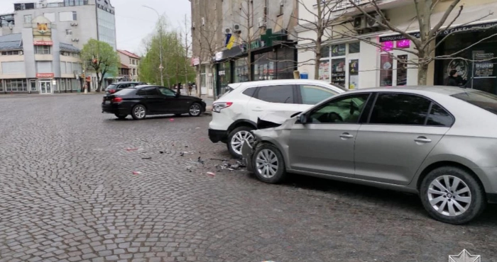 В Ужгороді п'яний водій розтрощив три припарковані авто