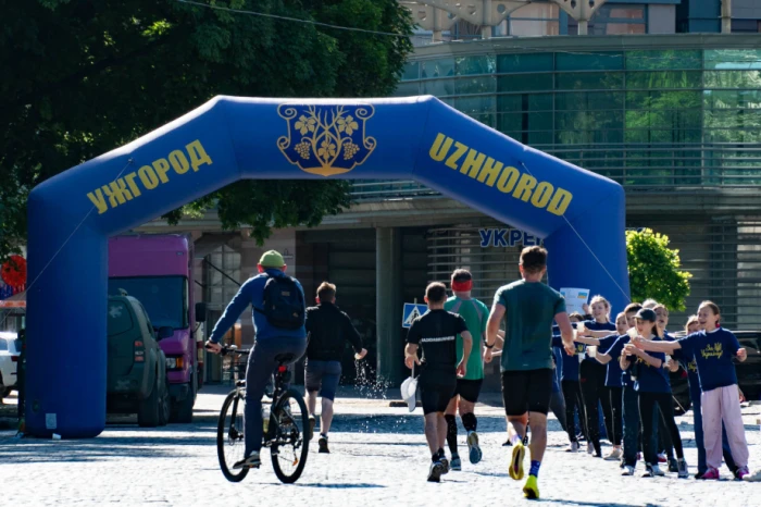 Благодійний марафон в Ужгороді зібрав близько тисячі спортсменів зі всієї України