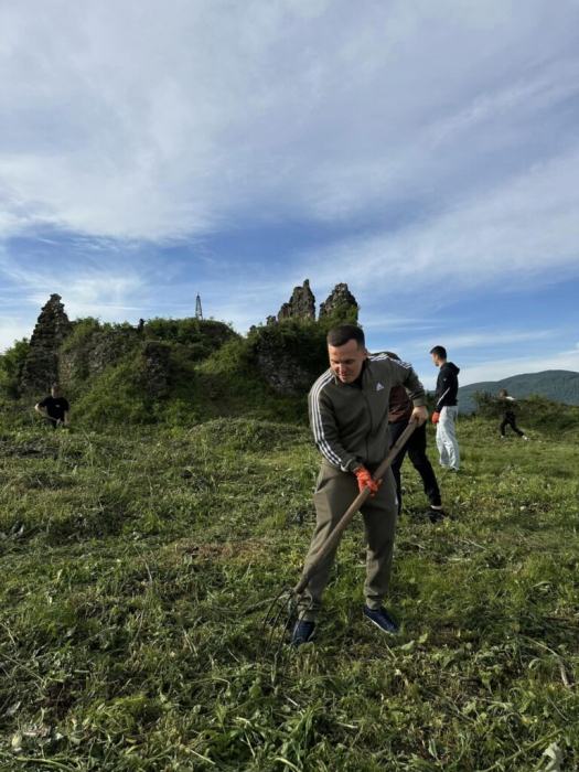 Територію Хустського замку прибрано та впорядковано4