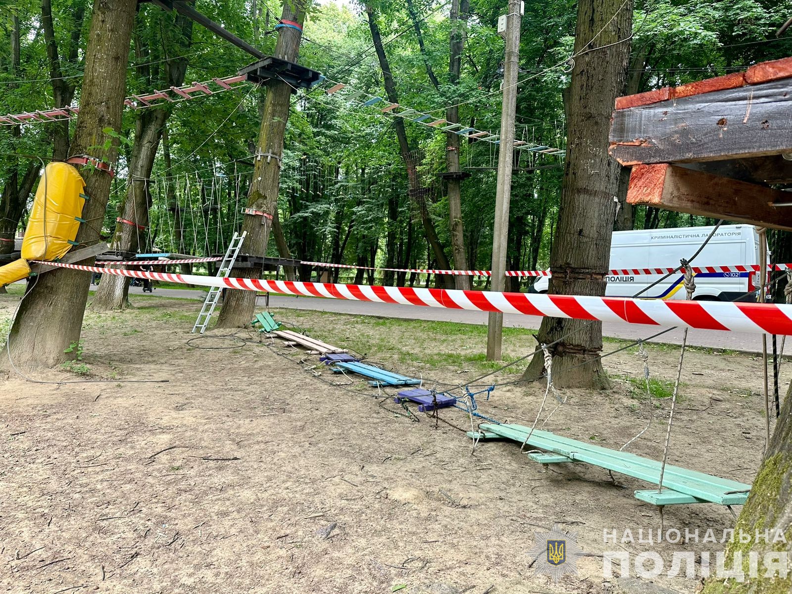 У Боздоському парку Ужгорода травмувались 16 дітей: обірвався трос мотузкового атракціону0