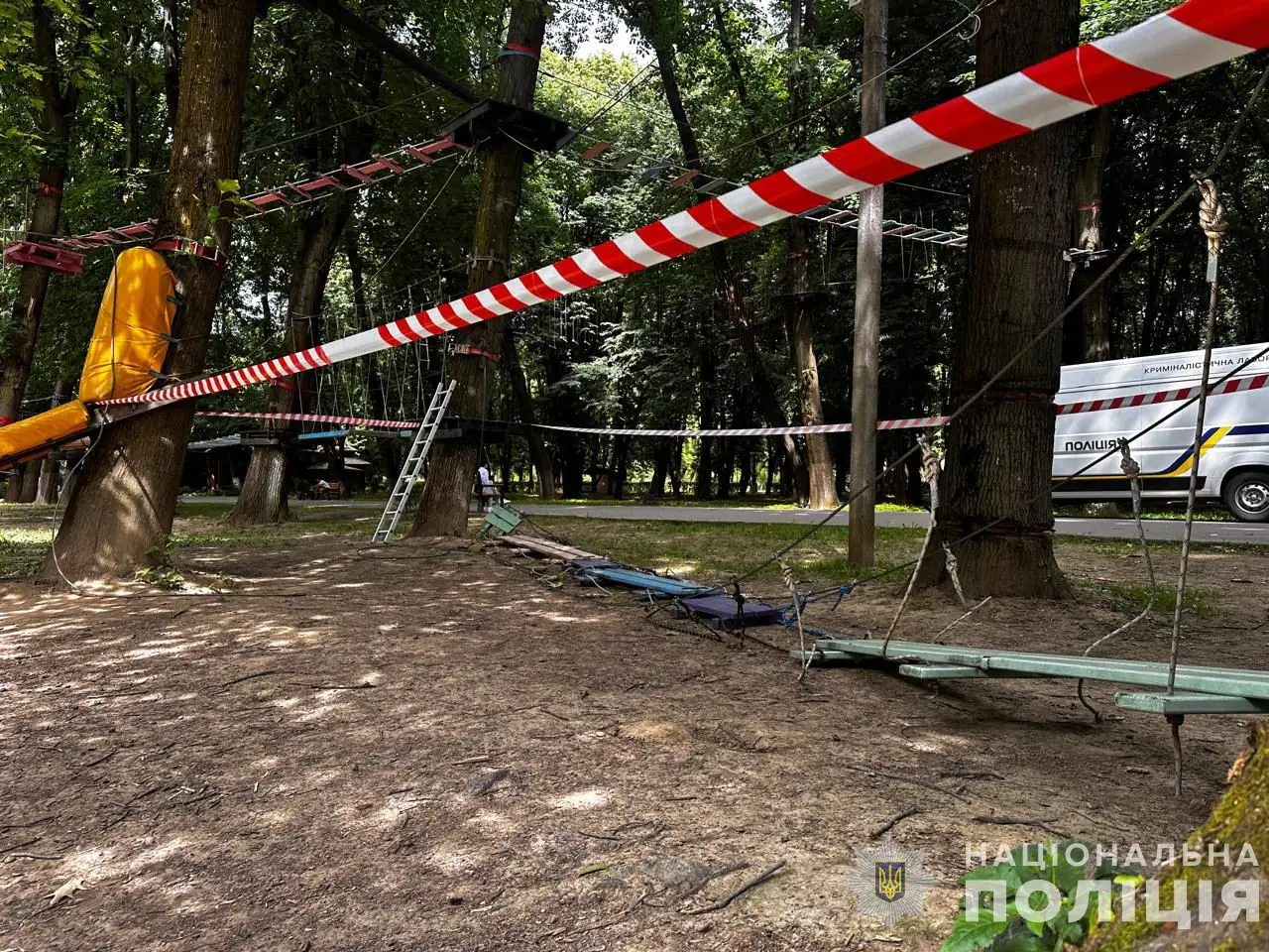 У Боздоському парку Ужгорода травмувались 16 дітей: обірвався трос мотузкового атракціону3