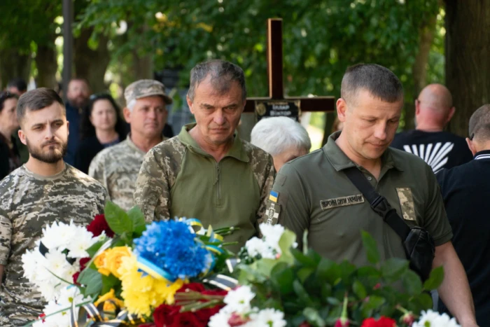 В Ужгороді попрощалися з молодшим сержантаом, гранатометником Віктором Ілларом