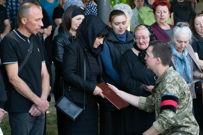 В Ужгороді попрощалися з молодшим сержантаом, гранатометником Віктором Ілларом