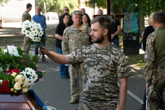 В Ужгороді попрощалися з молодшим сержантаом, гранатометником Віктором Ілларом