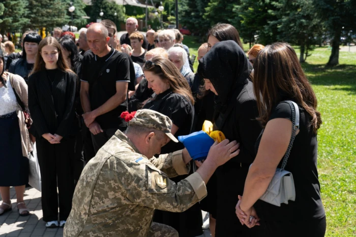 В Ужгороді попрощалися з молодшим сержантаом, гранатометником Віктором Ілларом