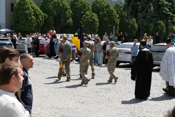 В Ужгороді попрощалися з молодшим сержантаом, гранатометником Віктором Ілларом