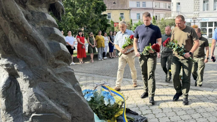 Покладання квітів до пам’ятника Тарасові Шевченку1