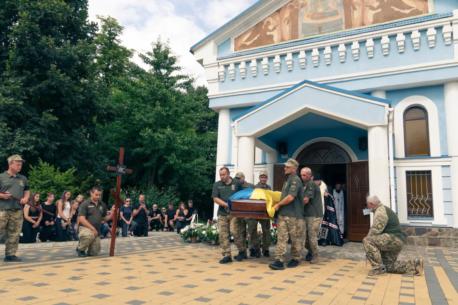 Мукачево попрощалося з полеглим 24-річним прикордонником Степаном Буджаком4