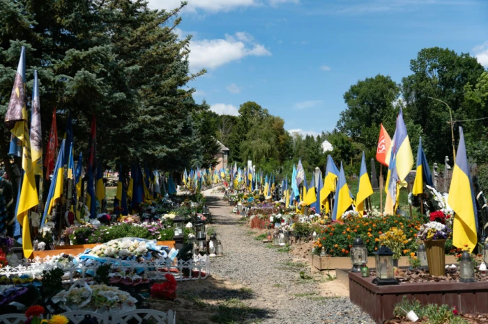 В Ужгороді попрощалися із загиблим на війні захисником Олександром Безегою