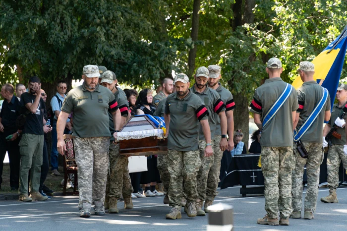 В Ужгороді попрощалися із загиблим на війні захисником Олександром Безегою