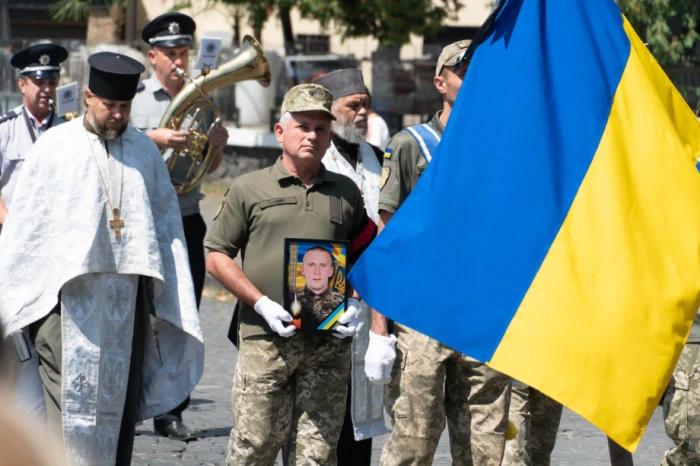 В Ужгороді попрощалися із загиблим на війні захисником Олександром Безегою