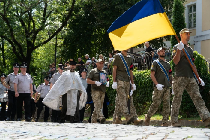 В Ужгороді попрощалися із загиблим на війні захисником Олександром Безегою