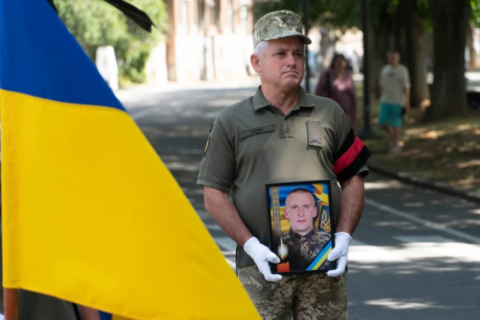 В Ужгороді попрощалися із загиблим на війні захисником Олександром Безегою