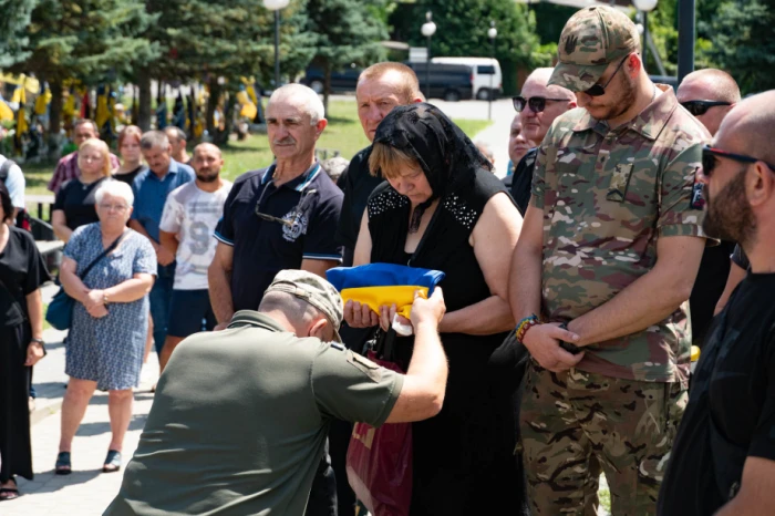 В Ужгороді попрощалися із загиблим на війні захисником Олександром Безегою