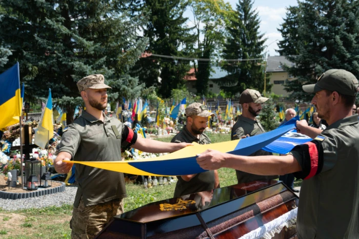 В Ужгороді попрощалися із загиблим на війні захисником Олександром Безегою