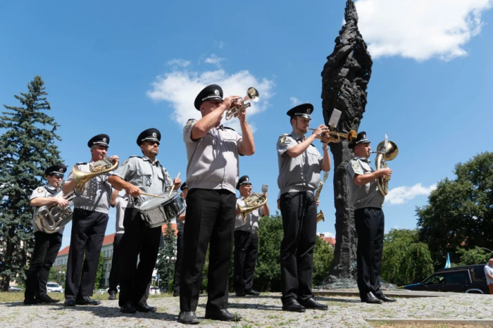 В Ужгороді попрощалися із загиблим на війні захисником Олександром Безегою