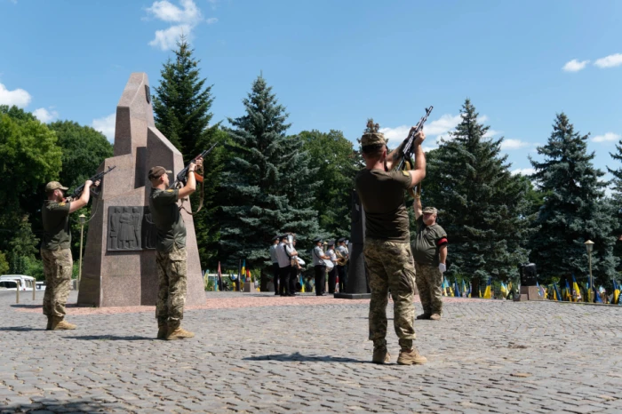 В Ужгороді попрощалися із загиблим на війні захисником Олександром Безегою