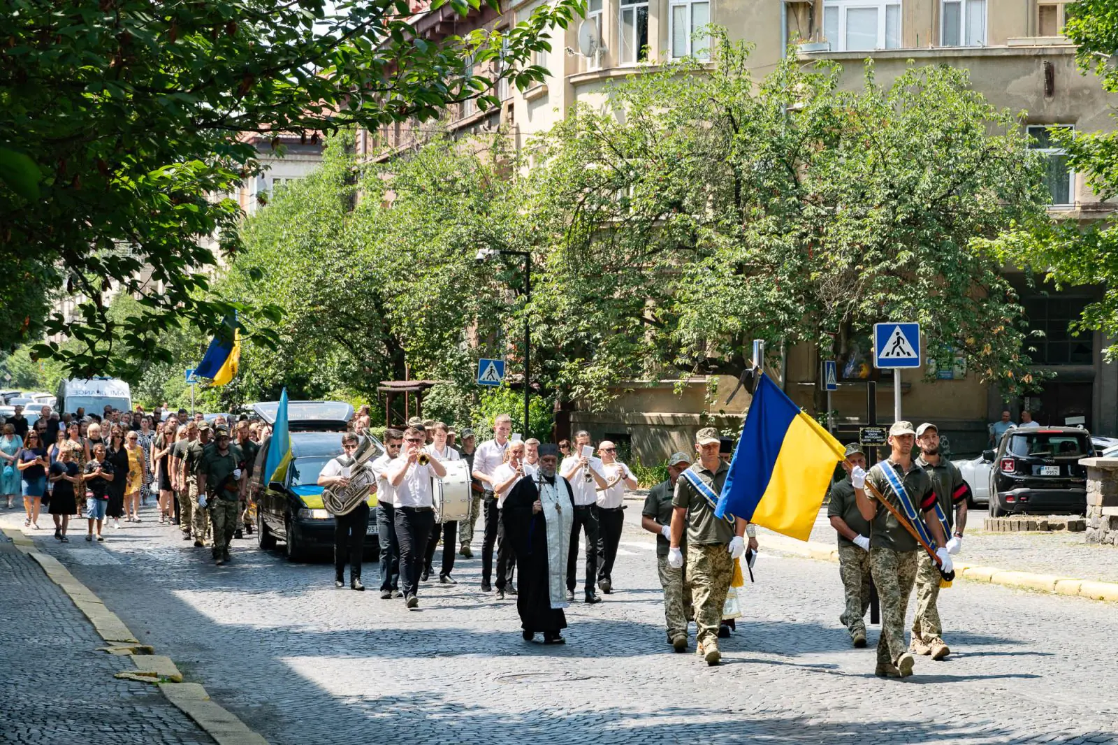 В Ужгороді сьогодні попрощалися із старшим солдатом Юрієм Черяником6