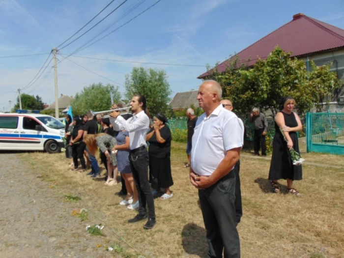 У Чопській громаді попрощалися із захисником Василем Паденичем