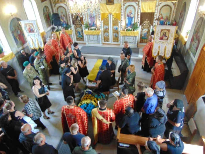 У Чопській громаді попрощалися із захисником Василем Паденичем