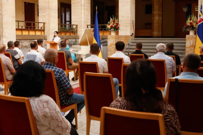 У Закарпатській ОВА напередодні професійного свята відзначили найкращих підприємців