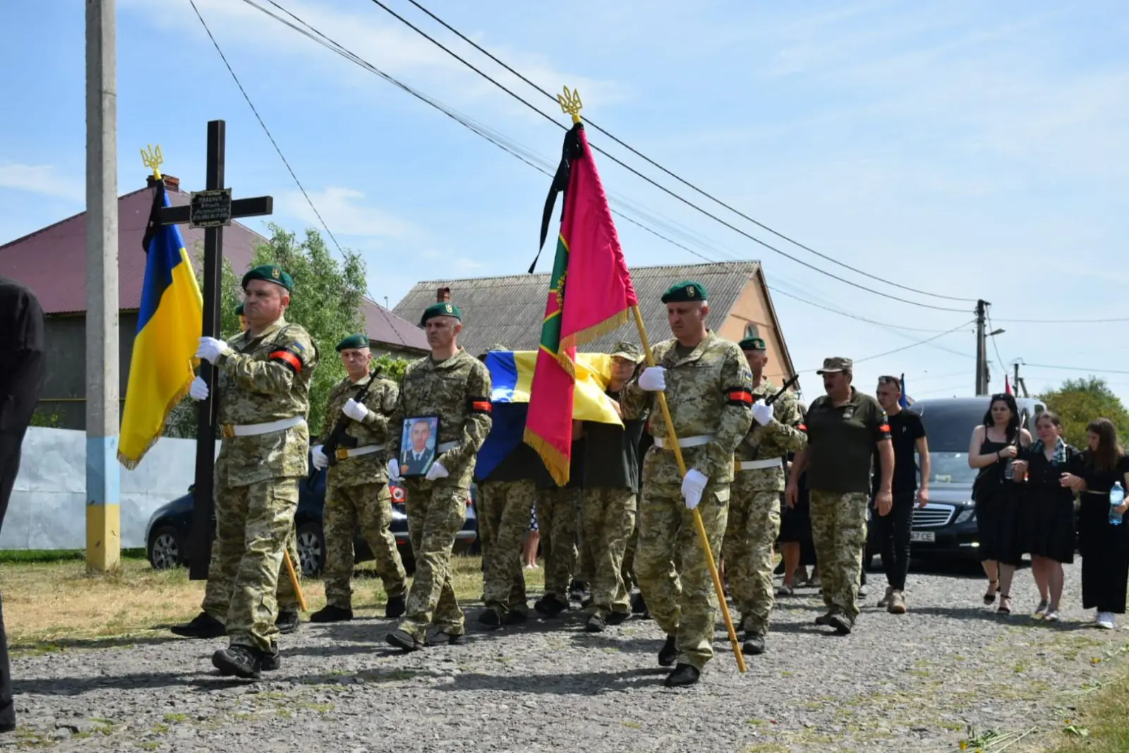 В Ужгороді попрощалися із 34-річним захисником, солдатом Владиславом Амітом4