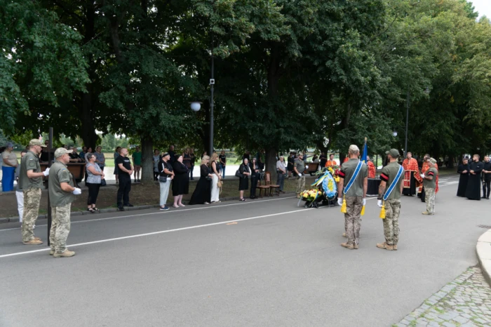 В Ужгороді попрощалися із загиблим на війні захисником Миколою Шестераком